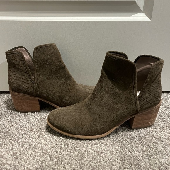 Hinge Ankle Boots - Picture 2 of 5